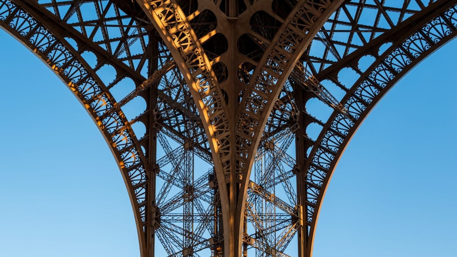 Paris cityscape - Find luggage storage, self-storage, and secure storage facilities in Paris